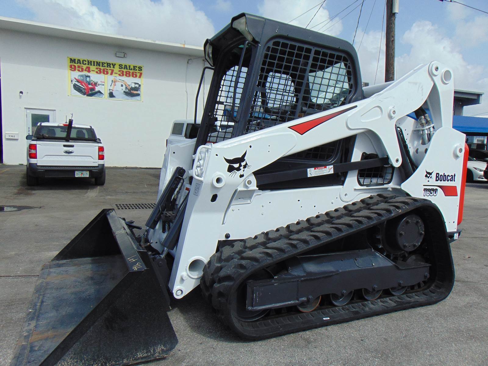 2016 BOBCAT T650 TURBO - BRAND NEW TRACKS TODAY - STANDARD HAND AND FOOT CONTROLS - 100% SERVICED AND JOB READY - ONLY 2,000 HOURS - Image 2