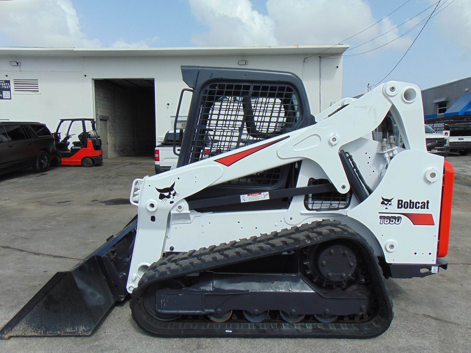 2016 BOBCAT T650 TURBO - BRAND NEW TRACKS TODAY - STANDARD HAND AND FOOT CONTROLS - 100% SERVICED AND JOB READY - ONLY 2,000 HOURS - Image 5