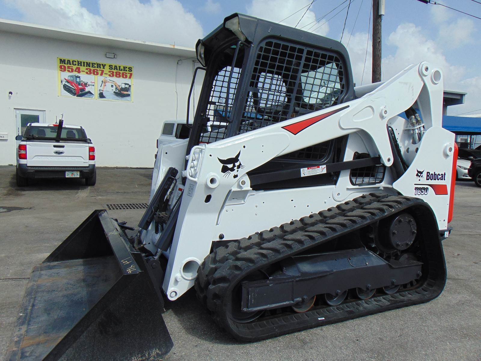 2016 BOBCAT T650 TURBO - BRAND NEW TRACKS TODAY - STANDARD HAND AND FOOT CONTROLS - 100% SERVICED AND JOB READY - ONLY 2,000 HOURS - Image 4