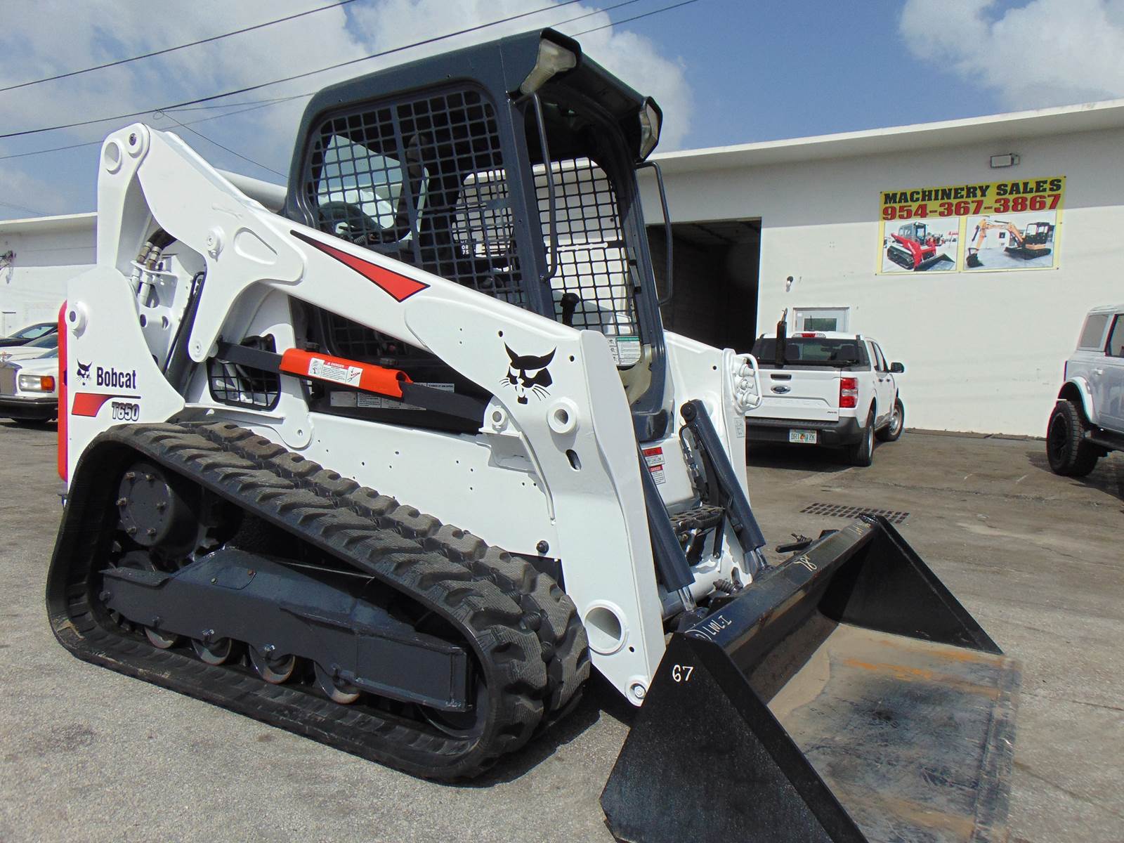2016 BOBCAT T650 TURBO - BRAND NEW TRACKS TODAY - STANDARD HAND AND FOOT CONTROLS - 100% SERVICED AND JOB READY - ONLY 2,000 HOURS - Image 3