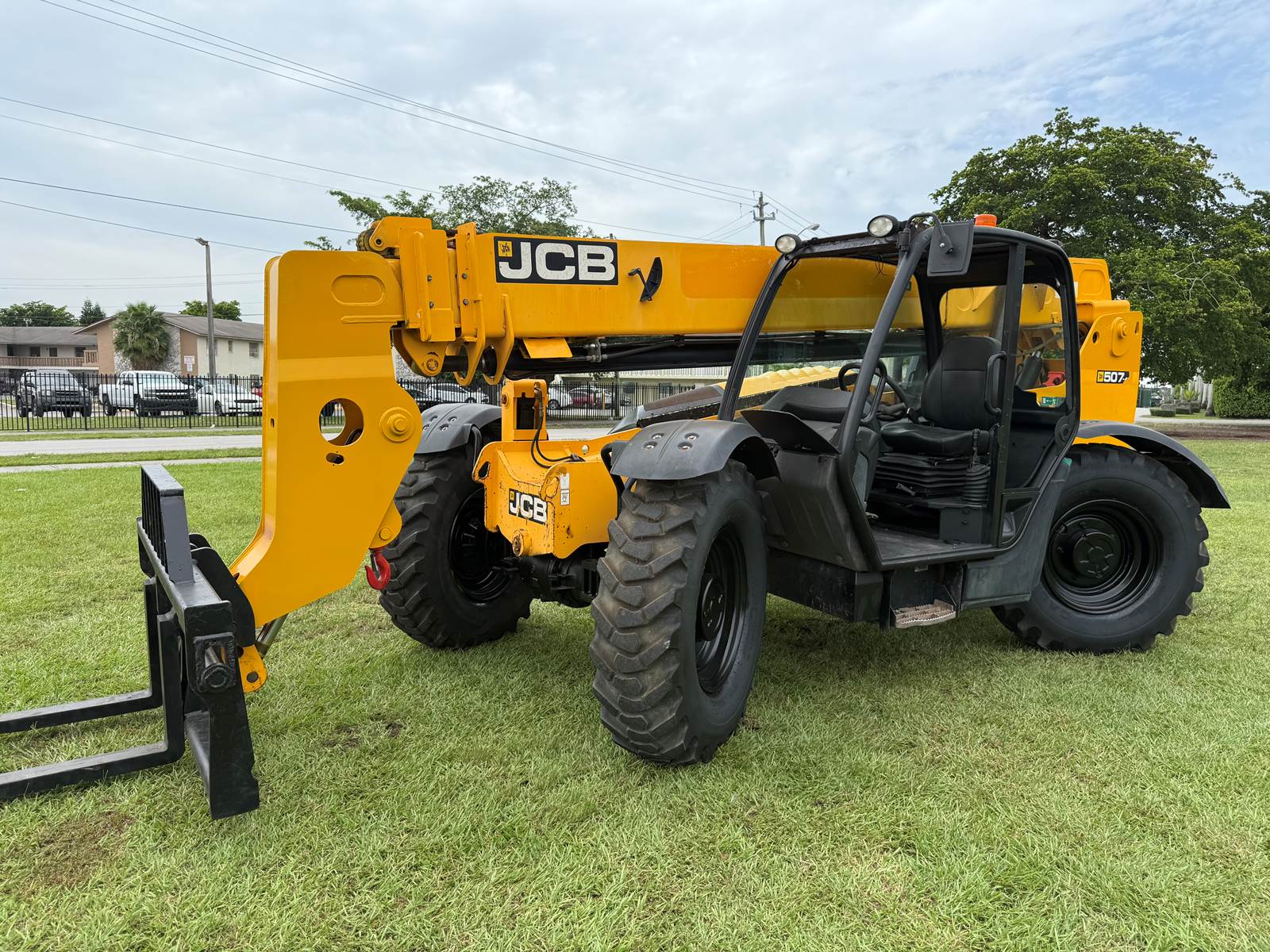 2017 JCB 507-42 "7K LBS - 42FT" SINGLE PILOT CONTROL - ALL ORIGINAL CONDITION - SERVICED AND INSPECTED 100% JOB READY - Image 3