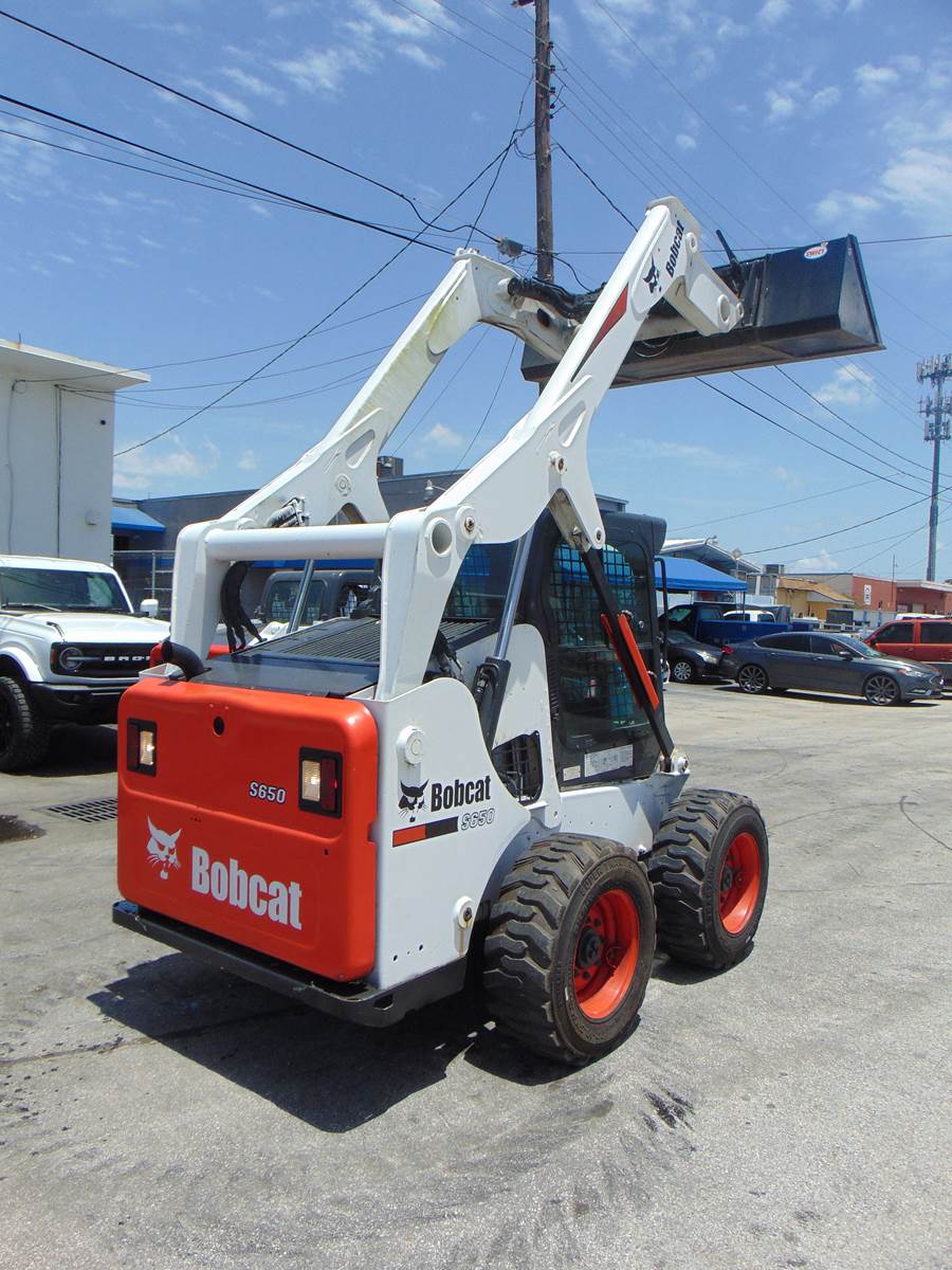 2019 BOBCAT S650 TURBO 2 SPEED - BOB TACH - STEREO - HEAT AND A/C - NEW TIRES - ONLY 1,797 HOURS - 100% JOB READY - Image 25
