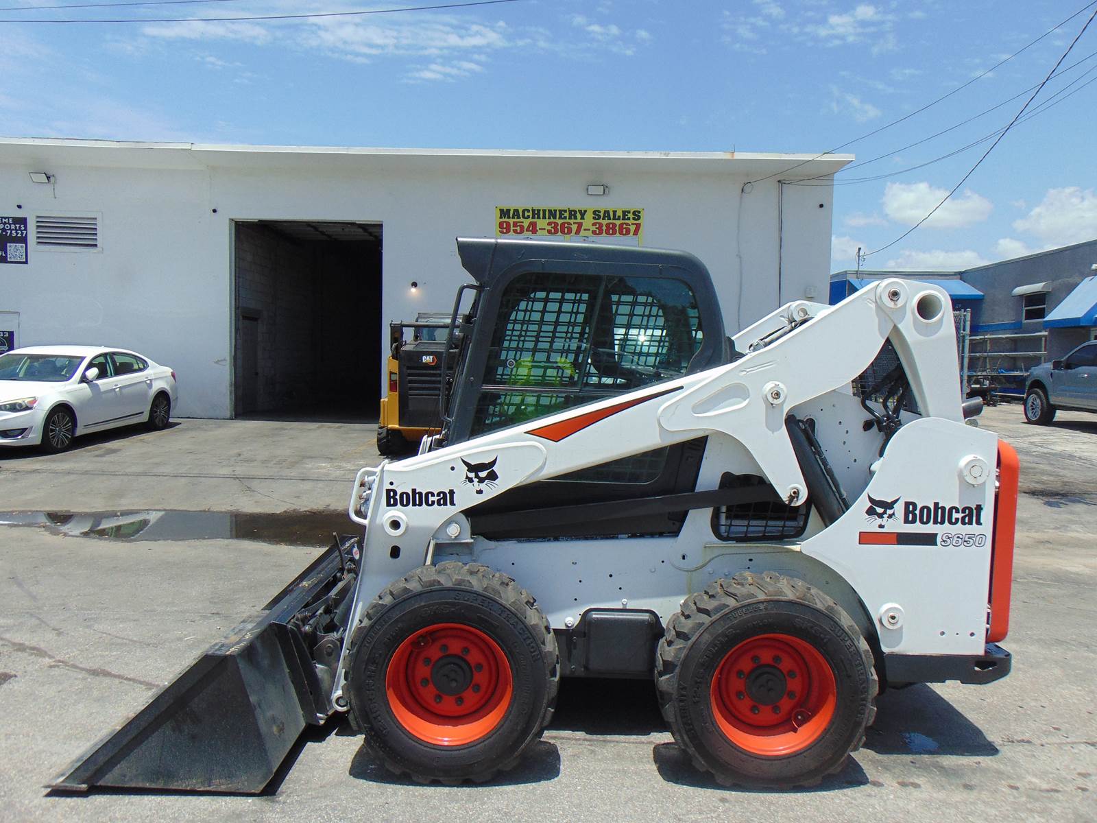 2019 BOBCAT S650 TURBO 2 SPEED - BOB TACH - STEREO - HEAT AND A/C - NEW TIRES - ONLY 1,797 HOURS - 100% JOB READY - Image 3