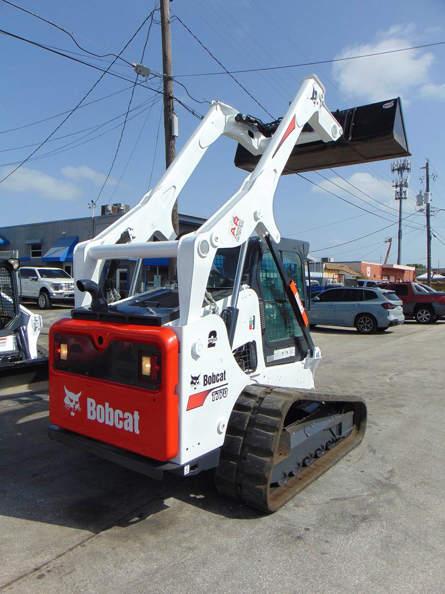 2020 BOBCAT T770 TURBO - JOYSTICK CONTROLS - HEAT AND A/C - STEREO - HEAVY COOLING PKG - ONLY 2,000 HOURS - Image 24