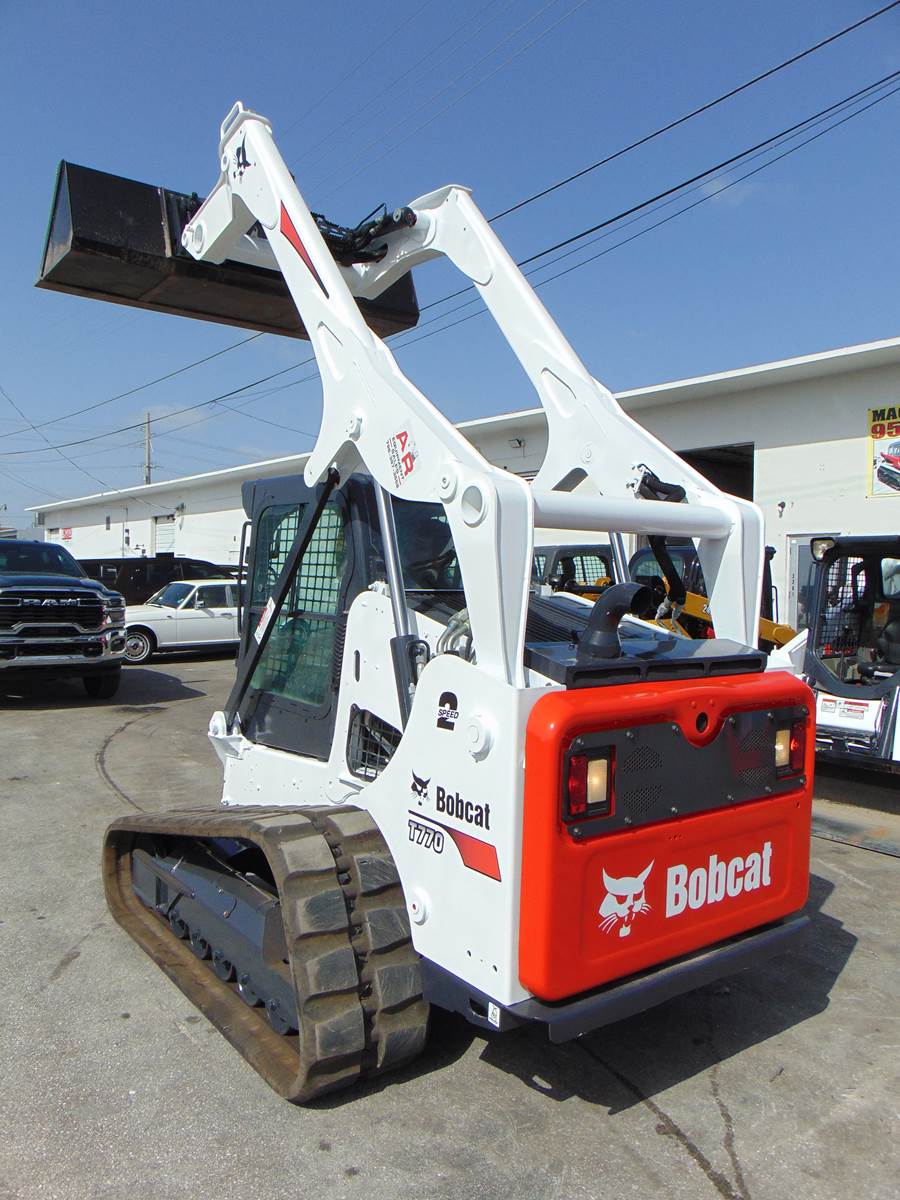 2020 BOBCAT T770 TURBO - JOYSTICK CONTROLS - HEAT AND A/C - STEREO - HEAVY COOLING PKG - ONLY 2,000 HOURS - Image 19