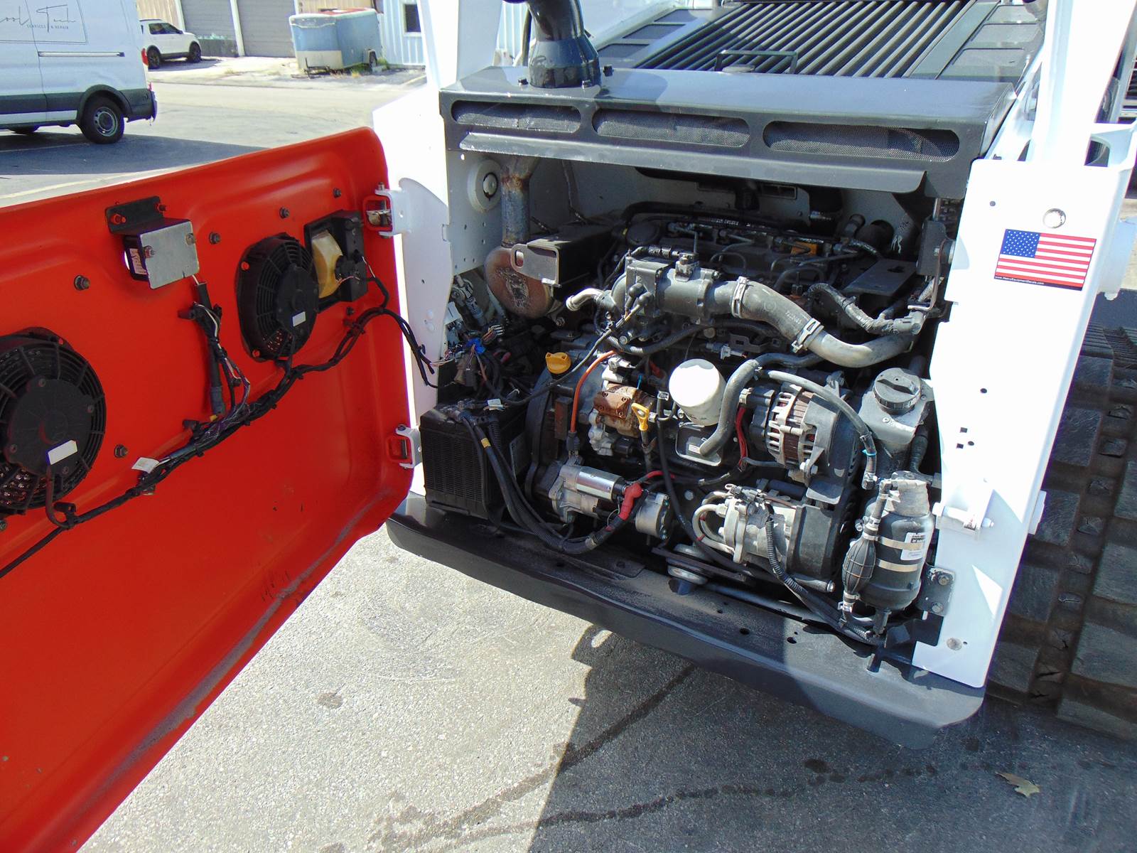 2020 BOBCAT T770 TURBO - JOYSTICK CONTROLS - HEAT AND A/C - STEREO - HEAVY COOLING PKG - ONLY 2,000 HOURS - Image 3