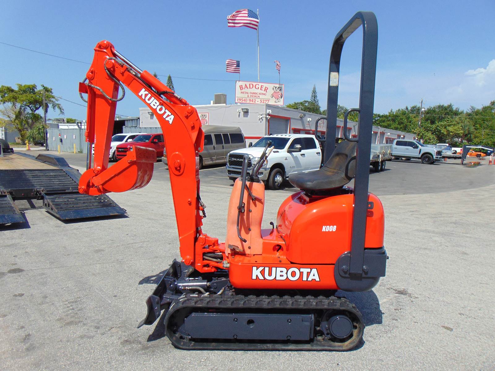 2004 KUBOTA K008 MINI EXCAVATOR - EXPANDABLE TRACKS - ARM SWING -TOOTH BUCKET - MACHINE PERFORMS 100% - FULLY SERVICED TODAY - NEW BATTERY
