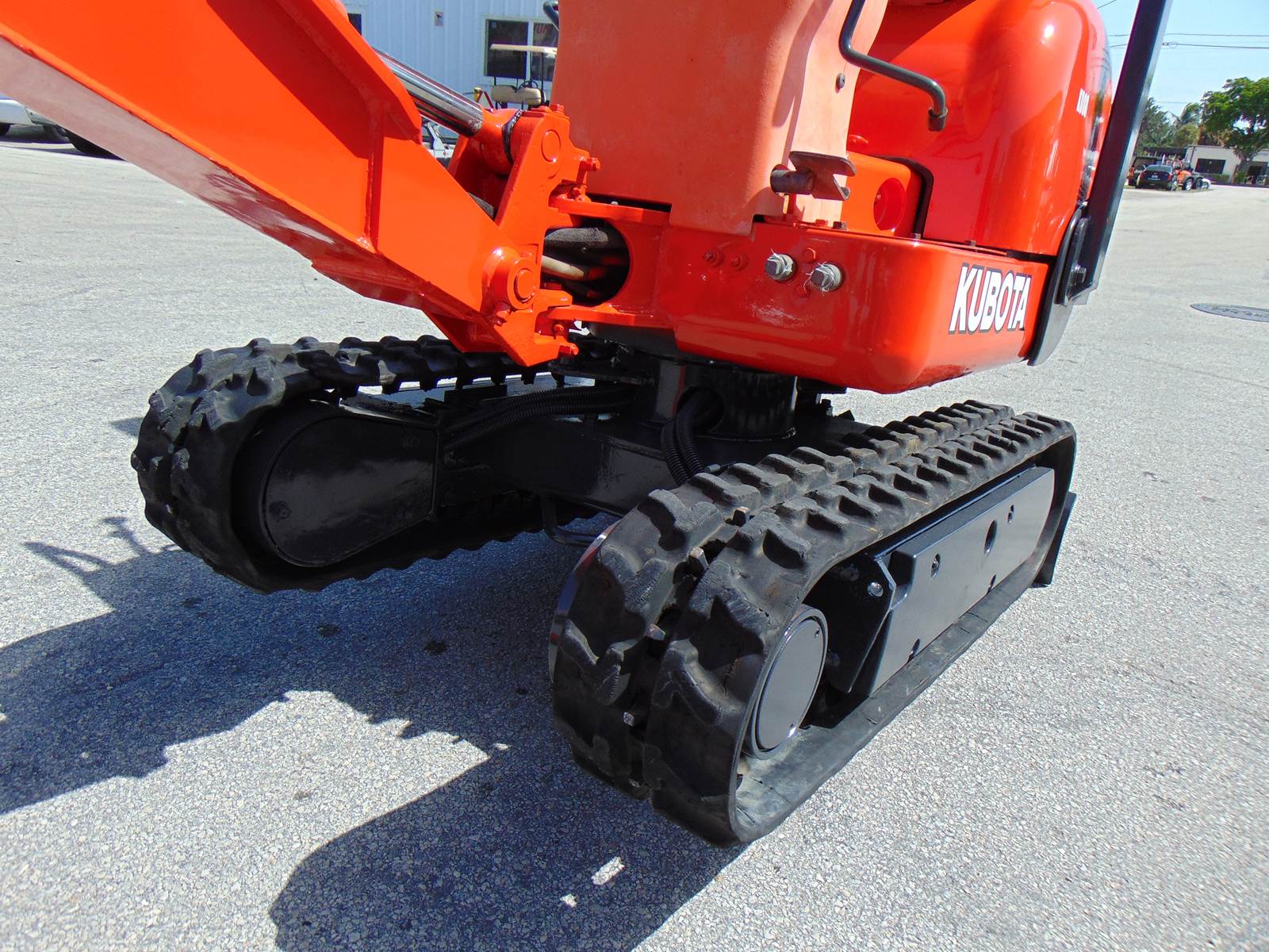2004 KUBOTA K008 MINI EXCAVATOR - EXPANDABLE TRACKS - ARM SWING -TOOTH BUCKET - MACHINE PERFORMS 100% - FULLY SERVICED TODAY - NEW BATTERY - Image 3