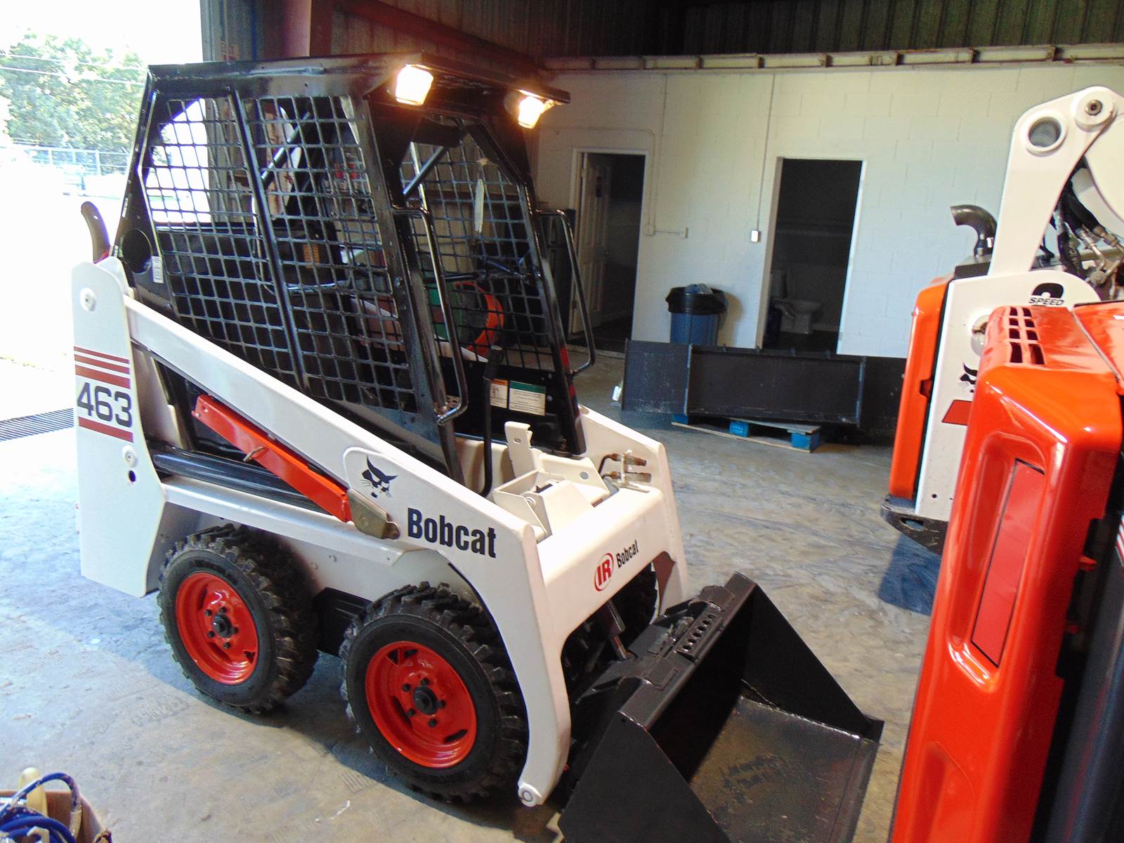 2002 BOBCAT 463 MINI SKID STEER - KUBOTA DIESEL - 36" WIDE - 1,500 LB CAPACITY - ONLY 514 ORIGINAL 1 OWNER HOURS - Image 6