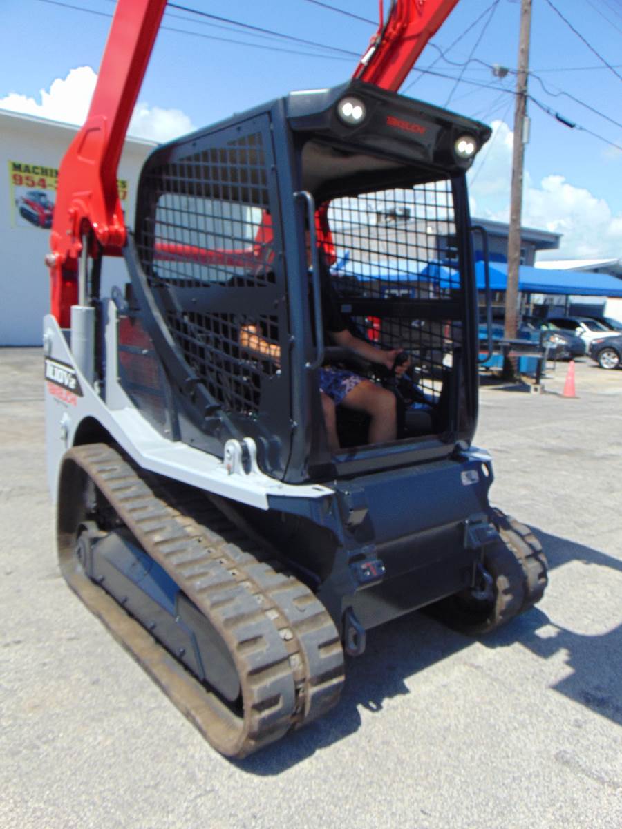 2020 TAKEUCHI TL10V-2 WIDE TRACK - JOYSTICKS - SMART BUCKET - KUBOTA DIESEL - 2 SPEED - NO D.E.F. - ONLY 1,949 HOURS - FULLY SERVICED - Image 36